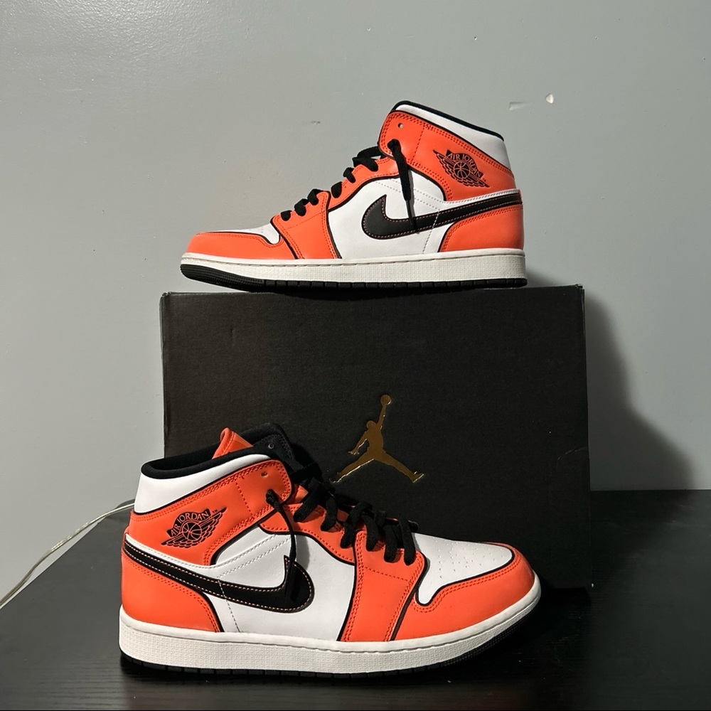 Jordan 1 mid se turf orange